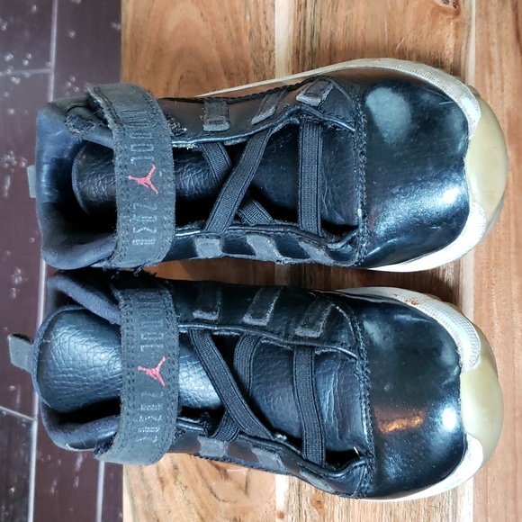 Nike Air Jordan black Toddler shoes. Size 10C. Pre-owned Velcro & elastic close - Picture 3 of 10